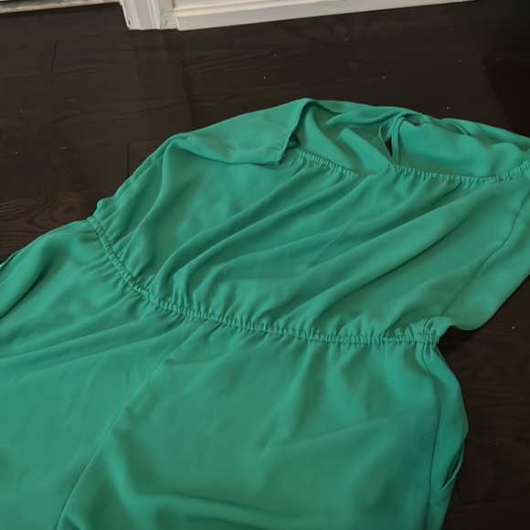 Emerald Bcbg short shorts romper - Picture 5 of 7